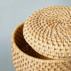 Woven Basket With Lid Natural - Hearth & Hand™ With Magnolia -Decoration Serie Store GUEST 5771aee5 3de9 4b2d 8eea 1b818536233b