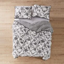 Tanzie Black Quilt Set - Black & White - Levtex Home -Decoration Serie Store GUEST 9aff898b b94a 43e5 b951 59f4e40828f4